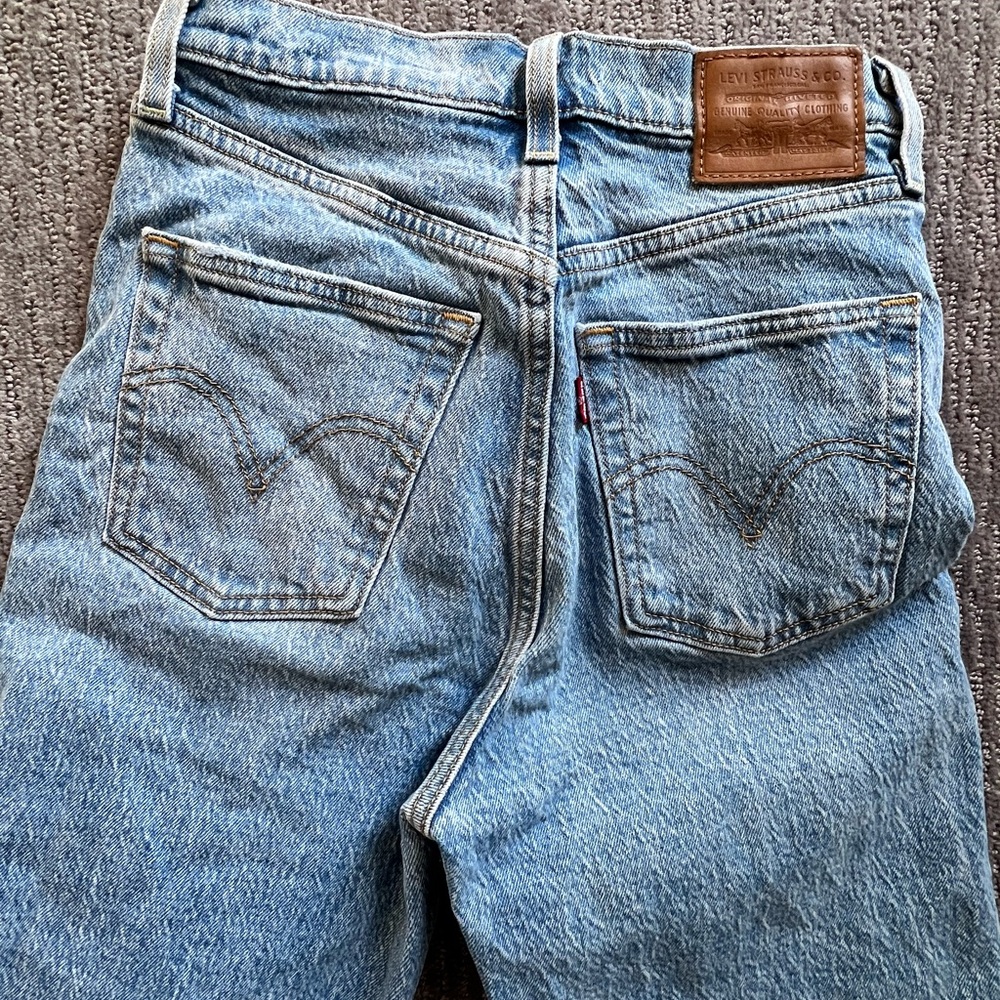 Levi’s rib cage straight ankle size 24 blue